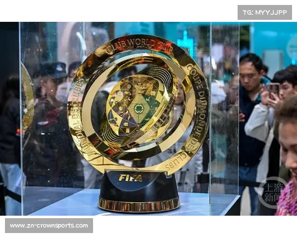 世俱杯奖杯首次亮相中国 海信与FIFA携手点亮山城盛况 世俱杯奖杯首次亮相中国 海信与FIFA携手点亮山城盛况